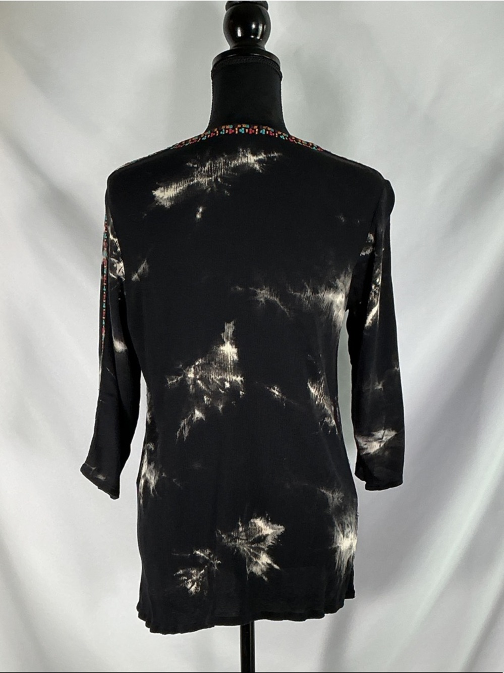 Calessa Black Embroidered V-Neck Floral Women's Tunic Size Small - Picture 4 of 8